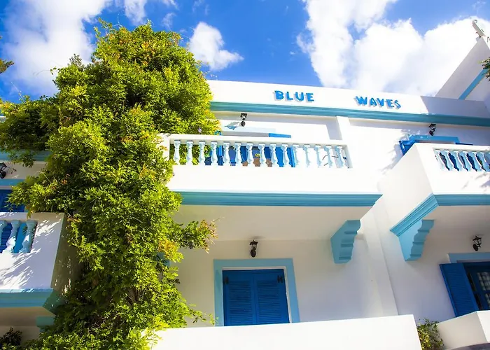 Blue Waves Aparthotel 3*